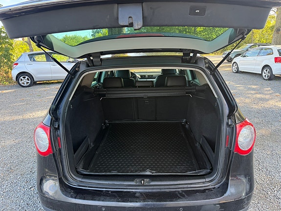 Volkswagen Passat 13 of 19