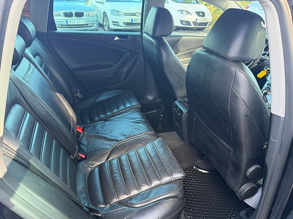 Volkswagen Passat 14 of 19