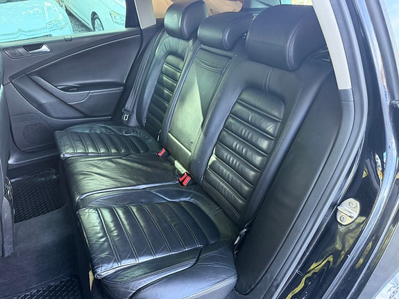 Volkswagen Passat 12 of 19