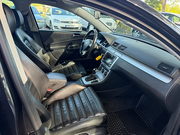Volkswagen Passat 16 of 19