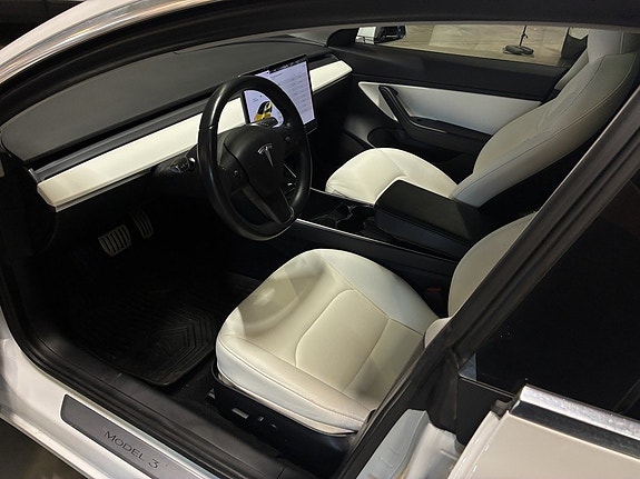 Tesla Model 3 8 of 16