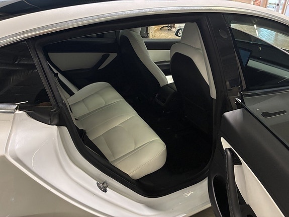 Tesla Model 3 10 of 16