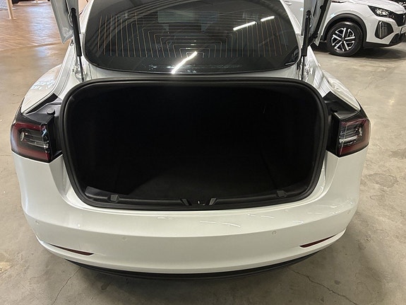 Tesla Model 3 11 of 16