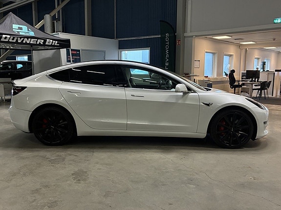 Tesla Model 3 2 of 16