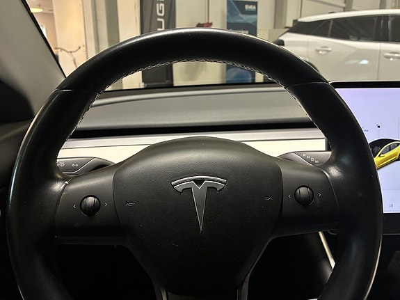 Tesla Model 3 16 of 16