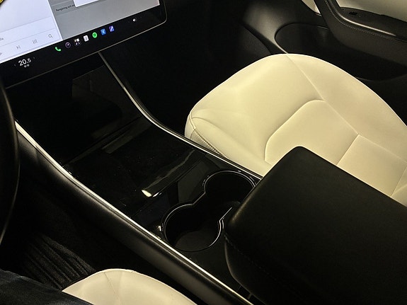 Tesla Model 3 14 of 16