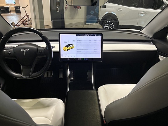 Tesla Model 3 12 of 16