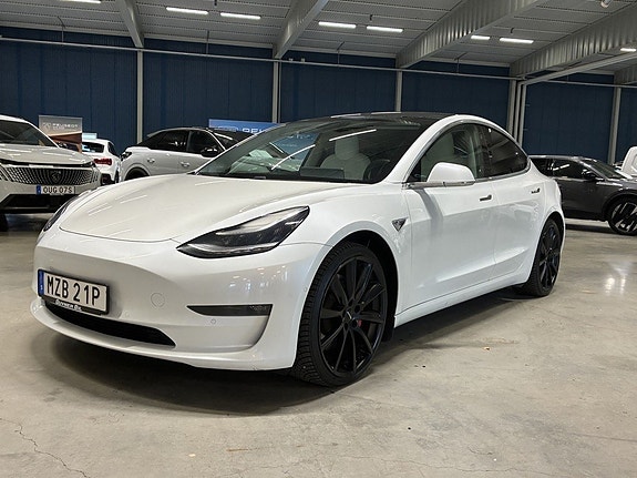 Tesla Model 3 7 of 16