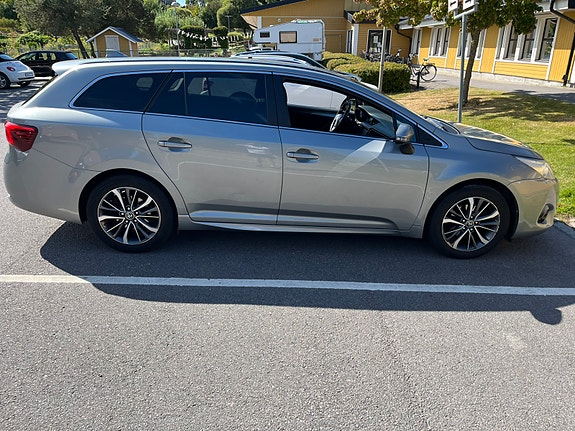 Toyota Avensis 4 of 10