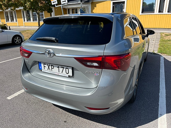Toyota Avensis 5 of 10