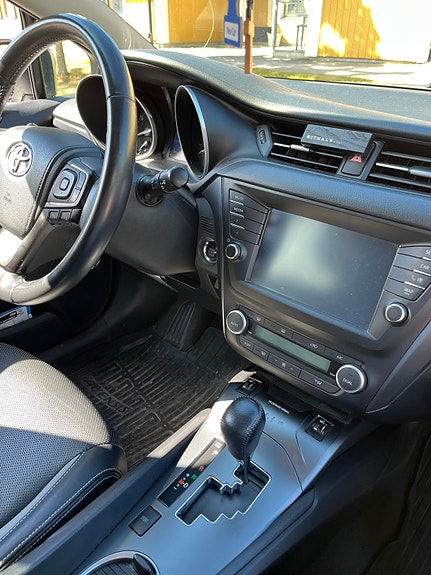 Toyota Avensis 2 of 10
