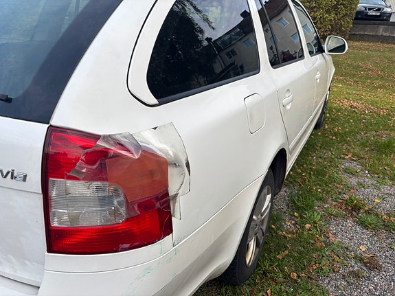Skoda Octavia 2 of 3