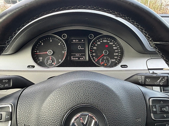 Volkswagen Passat 4 of 6
