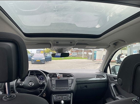 Volkswagen Tiguan 3 of 6