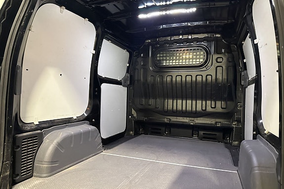 Nissan e-NV200 16 of 17