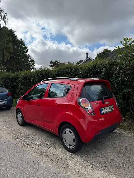 Chevrolet Spark 2 of 5