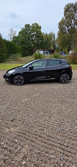 Renault Clio IV 2 of 11