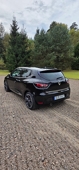 Renault Clio IV 4 of 11