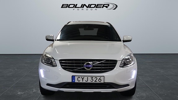 Volvo XC60 2 of 23