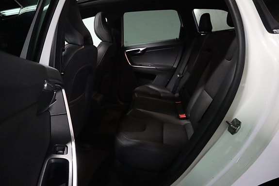 Volvo XC60 12 of 23