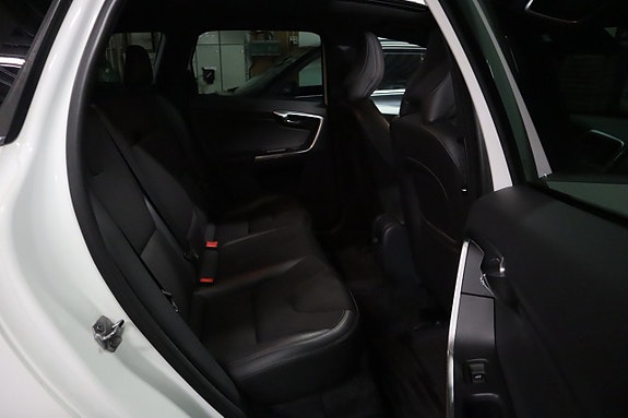 Volvo XC60 13 of 23