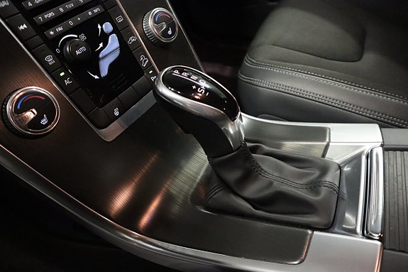 Volvo XC60 8 of 23