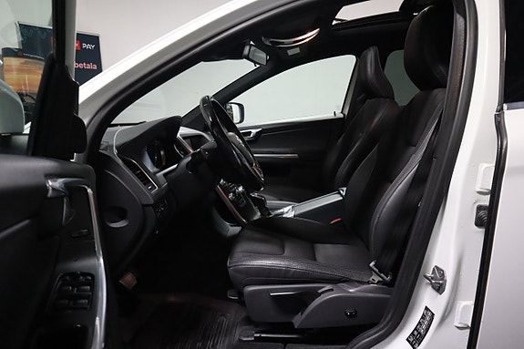 Volvo XC60 10 of 23