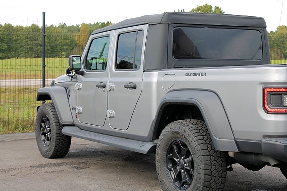 Jeep Gladiator 16 of 30