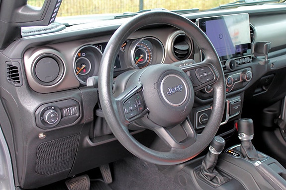 Jeep Gladiator 26 of 30