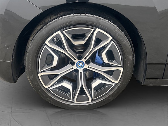 BMW iX 19 of 30
