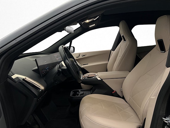 BMW iX 11 of 30