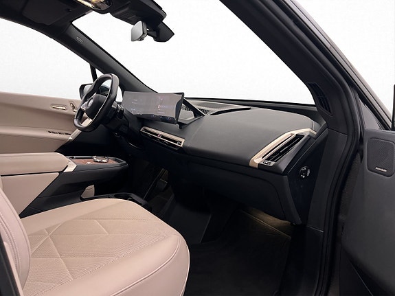 BMW iX 15 of 30