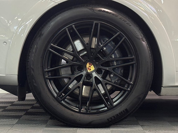 Porsche Cayenne Coupe 21 of 21