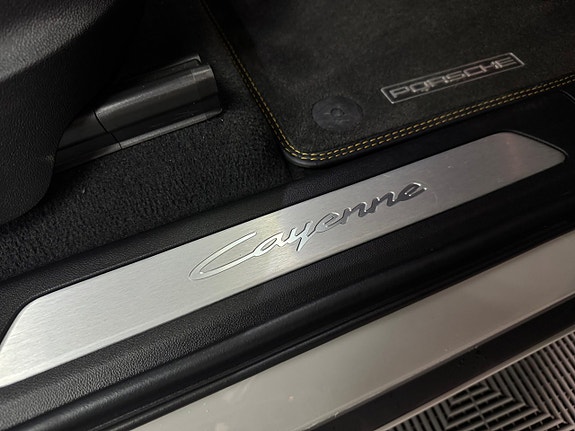 Porsche Cayenne Coupe 14 of 21