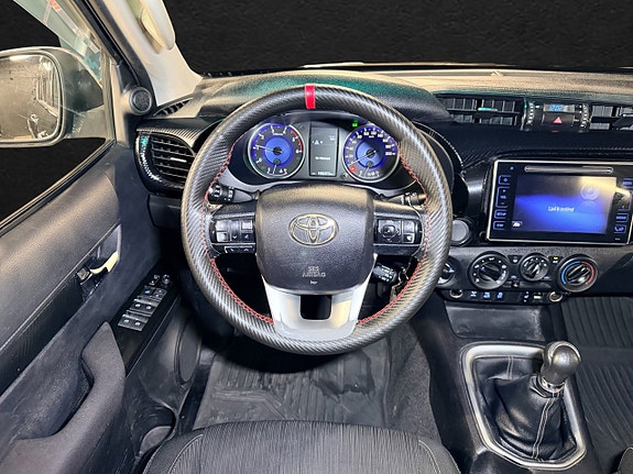 Toyota HiLux 14 of 21
