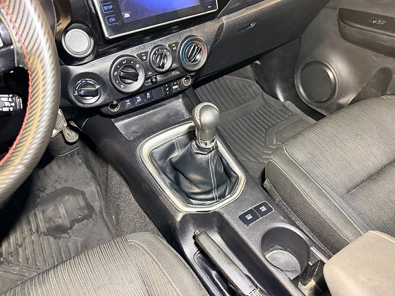 Toyota HiLux 20 of 21