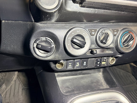 Toyota HiLux 19 of 21