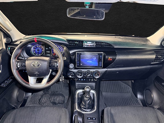 Toyota HiLux 13 of 21