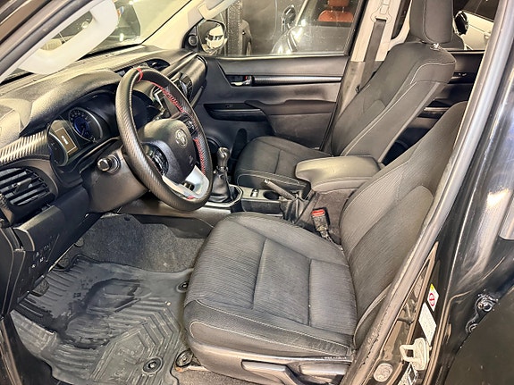 Toyota HiLux 11 of 21