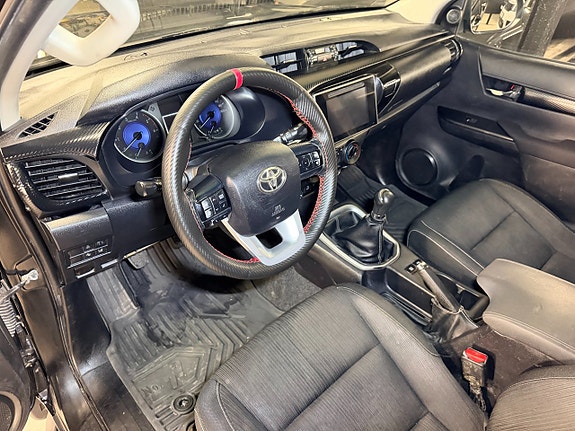 Toyota HiLux 12 of 21