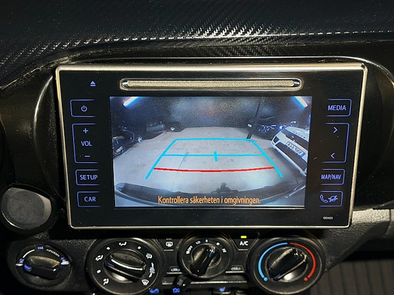 Toyota HiLux 17 of 21