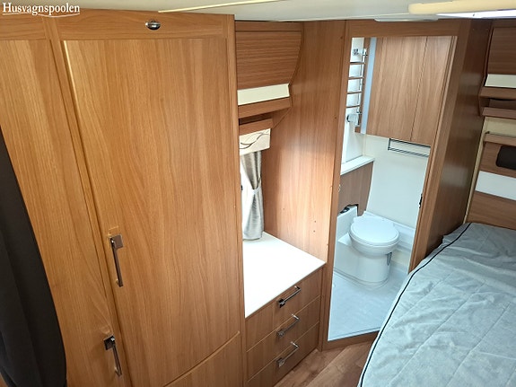 Kabe ROYAL 610 DXL KS Dubbelbädd, Ac, Förtält, Ugn 9 of 10