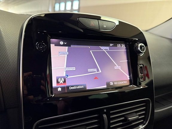 Renault Clio 23 of 26