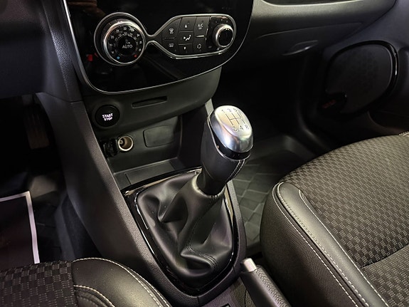 Renault Clio 20 of 26