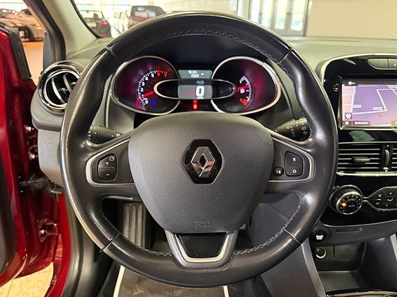 Renault Clio 19 of 26