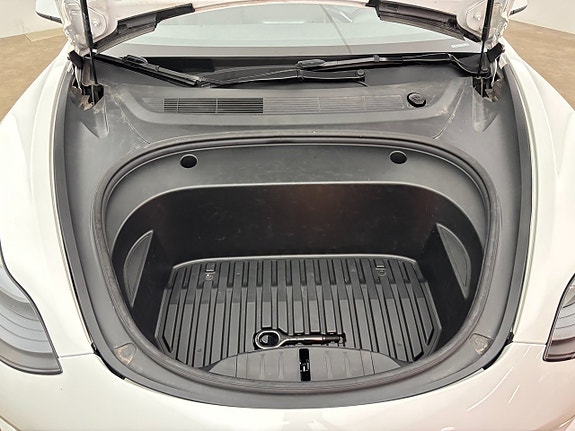 Tesla Model 3 22 of 25