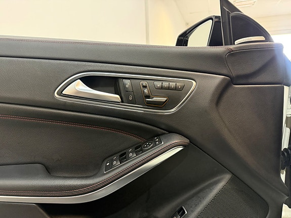 Mercedes-Benz CLA45 11 of 16