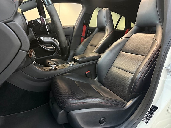 Mercedes-Benz CLA45 8 of 16