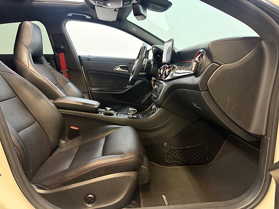 Mercedes-Benz CLA45 6 of 16