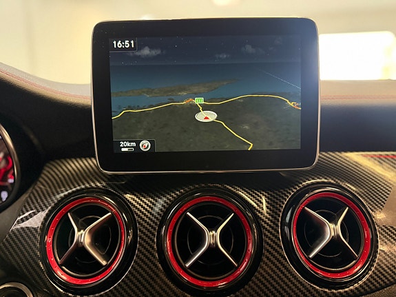 Mercedes-Benz CLA45 14 of 16